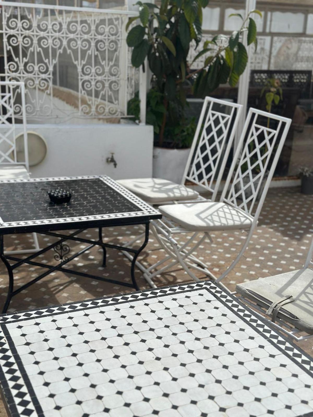 The Riad Hostel Tangier Bagian luar foto