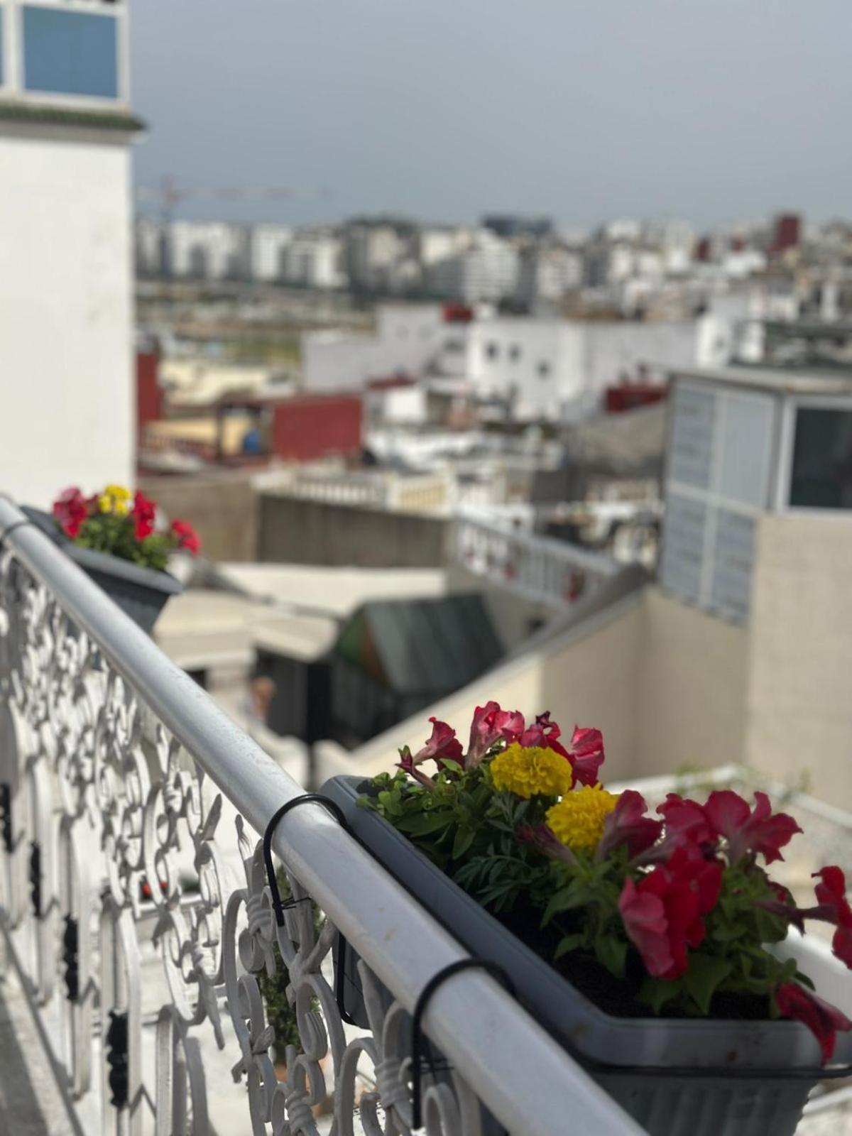 The Riad Hostel Tangier Bagian luar foto