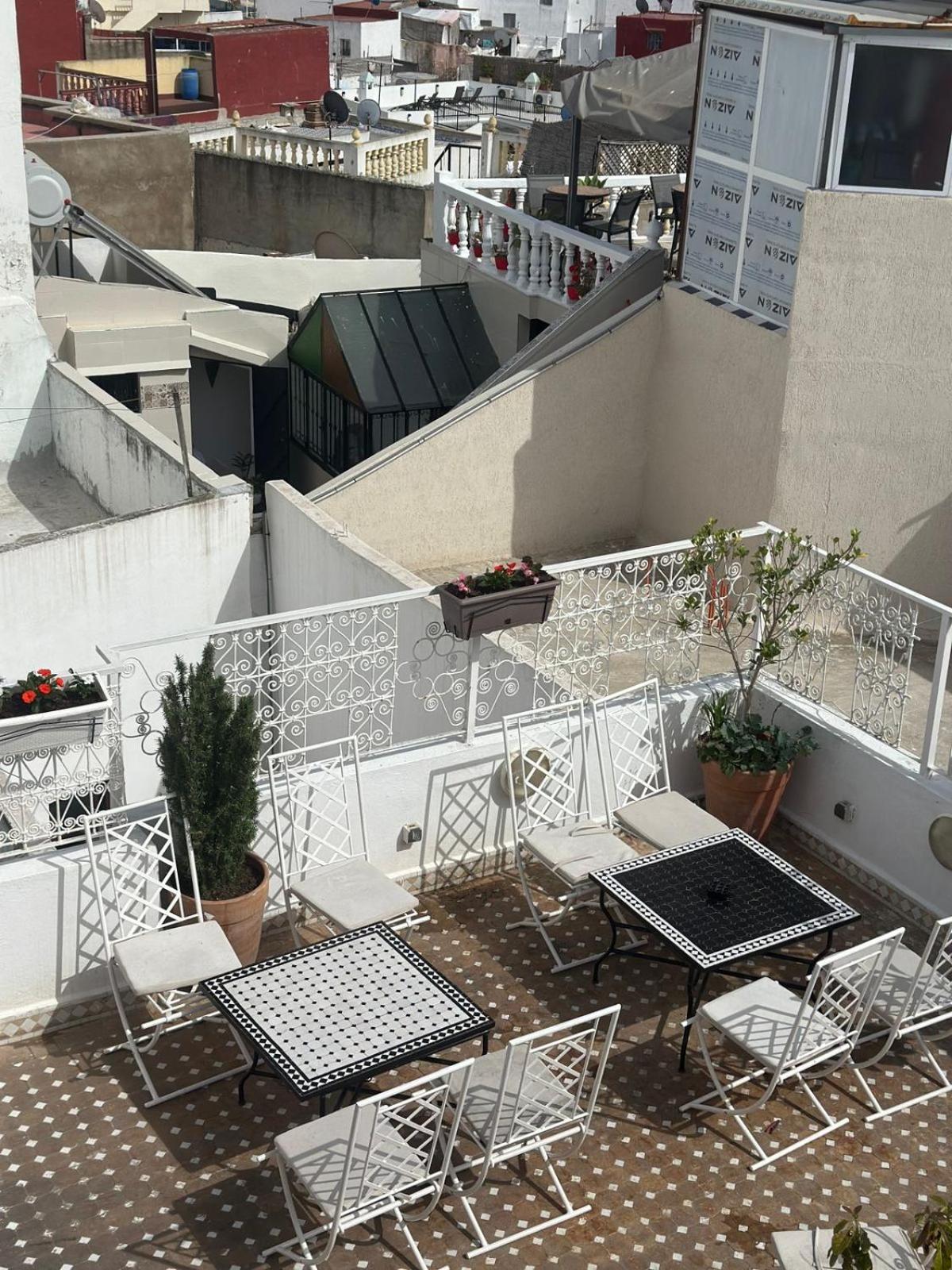 The Riad Hostel Tangier Bagian luar foto